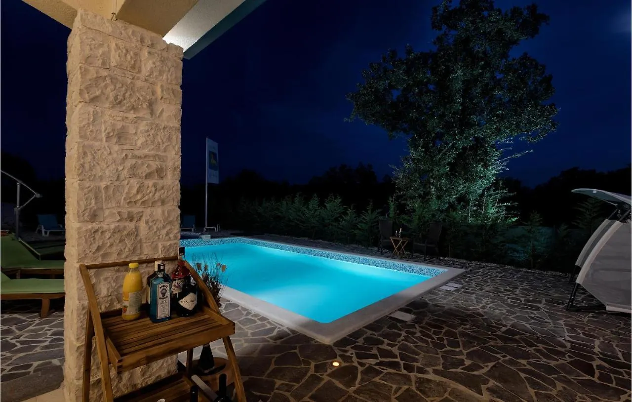 5 Bedroom Awesome Home In Naselje Muzini Tomisici